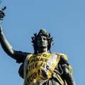 Francuska gori, suočava se sa političkim i ekonomskim obračunom: Da li je Amerika sledeća?