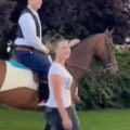 Hit snimak, dečko na maturu u beogradski hotel došao na konju Svi ga hvale zbog onoga što ima na sebi