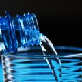 Hitno upozorenje stiglo poslanicima EP u Strazburu: Voda u flašama bila kontaminirana?