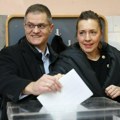 Vuk Jeremić glasao: Na biračko mesto došao sa suprugom