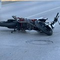 Žestok sudar kod tivatskog aerodroma: Motorom udario u automobil, vozač dvotočkaša teže povređen