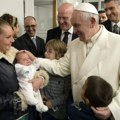 Papino vozilo odlazi bolesnoj deci u Gazi: Pre smrti papa Franja je zatražio da njegovo „papamobile“ bude dostavljeno u…
