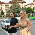 Pustio kosu, obrijao bradu i stavio naočare: Muž Anabele Atijas došao sa pevačicom na žurku i niko ga nije prepoznao
