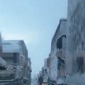(Video) Porodice sa decom zarobljene u smrznutim vozilima, kolona duga 85 km, a napolju minus 18! Ponestaje im hrane, vode i…