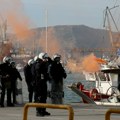 Грчки пољопривредници и рибари блокирали луку Волос и ауто-путеве широм земље