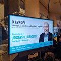 Tramponomika nije dobra nikome! Čuveni ekonomista Džozef Stiglic u Beogradu: "Evro je preživeo, ali smo izgleda od AI…