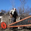 Batalio Nemačku i postao jedini Viking u BiH: Stipe živi kao da je 8. vek, kod Tomislavgrada izgradio vikinšku kuću, golim…