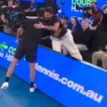 Federer video Novaka i prekinuo meč: Odmah otrčao da ga zagrli, scena koja je raspametila svet VIDEO