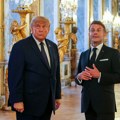 Tramp i Makron prošetali zlatnim versajem! Zašto je poziv američkom predsedniku u raskošnu istorijsku palatu bio je pun…