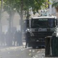 Policija suzavcem protiv antivladine Flamingo revolucije u Tirani (FOTO)