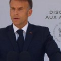 Makron skinuo naočare posle dve nedelje: Svi primetili jedan detalj tokom govora (video)