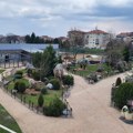 Ovo mesto je hit leta u Srbiji! Redovi se ne smanjuju, posetioce čekaju džinovski dinosaurusi, vulkan u koji može da se uđe i…