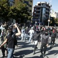 Na protestima u Tirani demonstranti bacili više Molotovljevih koktela