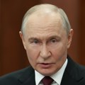 Peskov: Putin spreman za telefonski razgovor sa Makronom i Mercom