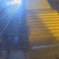 Žena i dete na pruzi, voz ih stiže Stravične scene na stanici "Karađorđev park" (video)