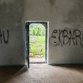 "Ne želimo crkve, želimo džamije"! Skandaloznim grafitima oskrnavljena crkva Svete Trojice kod Peći