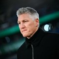 Bastijan iskoristio poslovni put da uživa sa tamnoputom lepoticom! Pogledajte zanosnu Kenijku s kojom očijuka Anin muž! Foto