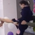 "Mene tučeš ovde, a majku kod kuće" Armija obezbeđenja ulatela u Belu kuću! (video)