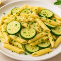 Recept za letnje dane: Lagana testenina sa tikvicama i limunom