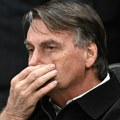 Bolsonaro tvrdi da je zbog paranoje koje su izazvali lekovi oštetio nanogicu