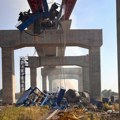 Kran pao na voz u pokretu: Na desetine povređenih; Ima i mrtvih FOTO