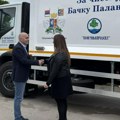 Milioni za čistije ulice: Bačka Palanka nabavila novi kamion za otpad