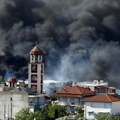 Veliki požar u fabrici u Atini, povređeno 11 osoba