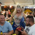 Ovo su juče svi radili u Guči: Imamo i pobednika, reč je o drevnom običaju