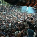 Gole žene, Štrumpfovi i skandal koji trese Hrvatsku: Ovde je izgleda sve dozvoljeno: Zabačena lokacija, 7.000 ljudi u šumi i…