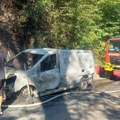 (Foto) Ugašen požar na Iriškom vencu! Vatra se sa automobila proširila na šumu, munjevitom reakcijom vatrogasaca savladana…
