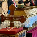 (Foto) Kapa, sablja i ordenje imaju posebnu simboliku: Šta znače detalji na kovčegu Ratka Mladića
