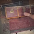 Kupili su kuću staru skoro 100 godina, a onda otvorili tavan: Među prašnjavim koferima našli su misteriozni trag iz 1966.