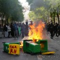 Francuska ključa: Protesti srednjoškolaca prerasli u žestoke nerede, policajac brutalno isprebijan