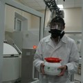 "Epruvetu ne možete da razbijete": Misterija smrti laborantkinje izaziva strahove od goreg zla od kuge, biolog izneo opasne…