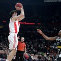 Košarkaši Crvene zvezde u neizvesnoj završnici pobedili Partizan u ABA derbiju