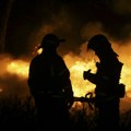 Požar u Somboru: Zapalila se trava, vetar munjevitom brzinom širi plamen (video)