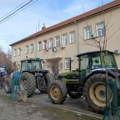 Posle dve nedelje protesta poljoprivrednici Rače upali u zgradu Opštine - traže ostavke kompletnog rukovodstva