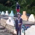 Na groblju umesto spomenika odštampane figure pokojnika u prirodnoj veličini: Ljudi širom sveta šokirani bizarnošću…