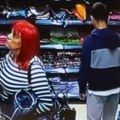 Ovo nikako ne smete da radite ako mislite da sačuvate novčanik: Snimak drske krađe u zemunskoj radnji