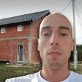 Nasilnik iz Obrenovca imao 5 raspisanih potraga: Ženi pred detetom zario nož u vrat, pa otišao da pije kafu