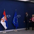 ВИДЕО: Вучић пред камерама рекао да је управо примио поруку из Москве, Фон дер Лајен га зауставила