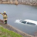 Sleteo automobilom u reku, nije mu bilo spasa! Tragedija kod Neretve: Hitne službe izvukle telo iz vozila (foto)