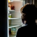 Postavila kameru da snimi ko joj krade hranu iz frižidera: Imala je šta da vidi! Evo krivca