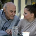 Udala se za 41 godinu starijeg kolegu, a nije imala šta da jede: Pevačica podelila sliku sa mužem (88): "Što se nismo sreli do…