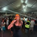 Ovo može samo Goga Sekulić! Pevačica nastupa skoro svake večeri, u Hrvatskoj okupila 5.000 ljudi na koridi (video)