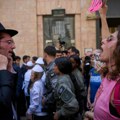 Protest ultraortodoksnih Jevreja ispred kafića u Jerusalimu koji radi subotom