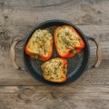 Recept za brz ručak: Paprike sa sirom zapečene u rerni