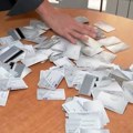 Rasulo SNS u Čačku: Više od 300 ljudi vratilo članske karte i napustilo stranku