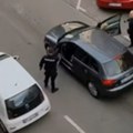 Filmska potera u Novom Sadu, bežao od policije, a auto ostavio na kolovozu (VIDEO)