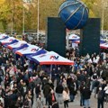 Veliki skup u areni: Građani i dalje pristižu da podrže listu "Aleksandar Vučić - Srbija ne sme da stane" (Foto)